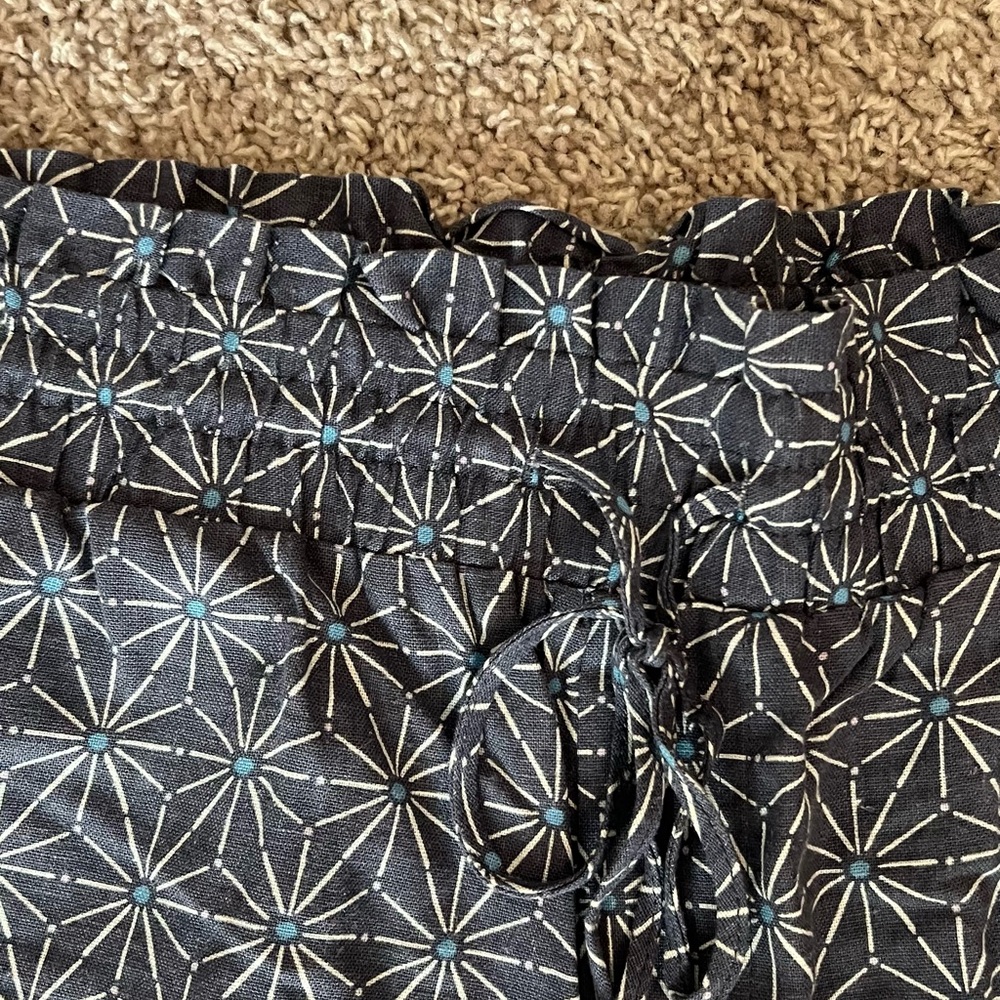 Geometric Patterned Women’s Shorts - Picture 2 of 5